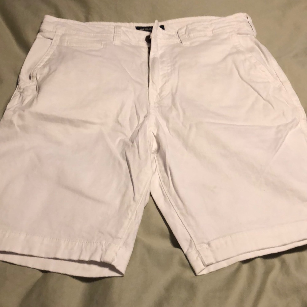 Men’s white AE shorts